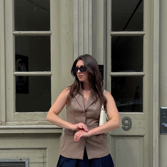 Meet your Posher, Beth - Picture 3 of 3